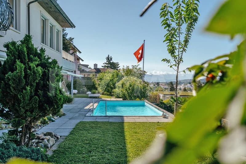 Freistehendes EFH mit Pool an exklusiver Lage (3)