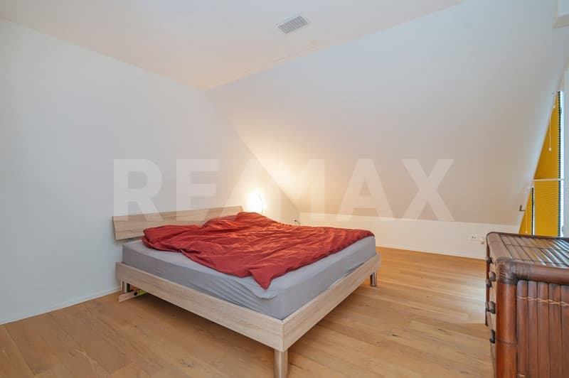 Exklusive 4.5-Zimmer-Maisonette mit Galerie, Bilderbuch-Aussicht und Nähe zu Zürich (7)