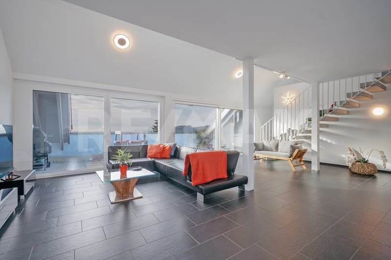 Exklusive 4.5-Zimmer-Maisonette mit Galerie, Bilderbuch-Aussicht und Nähe zu Zürich (9)