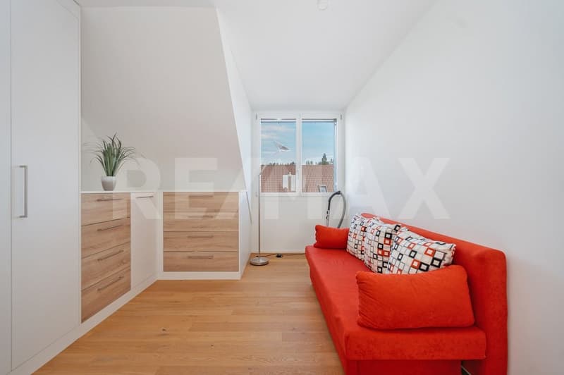 Exklusive 4.5-Zimmer-Maisonette mit Galerie, Bilderbuch-Aussicht und Nähe zu Zürich (8)