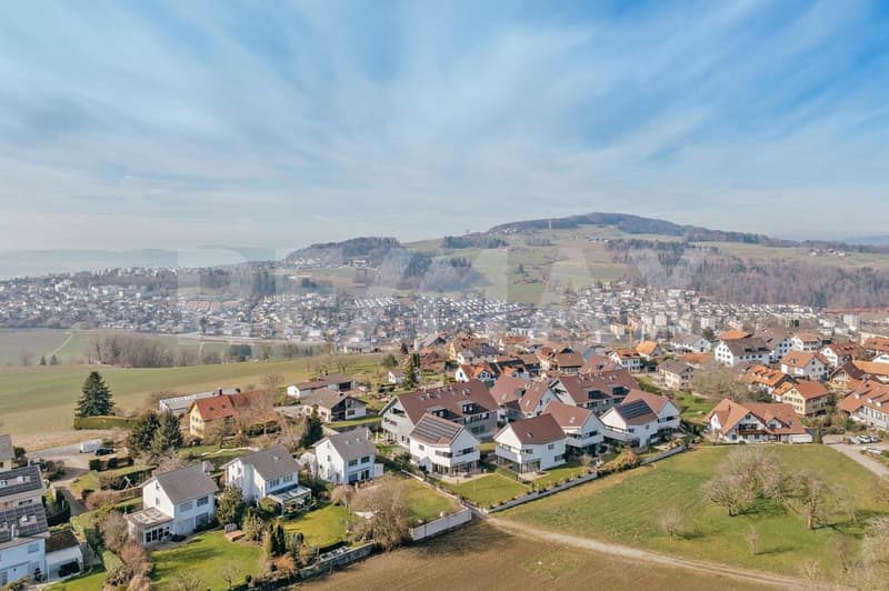 Exklusive 4.5-Zimmer-Maisonette mit Galerie, Bilderbuch-Aussicht und Nähe zu Zürich (3)