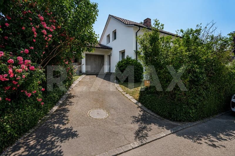 Living with a view Detached single-family house in a privileged location in Urdorf (2)