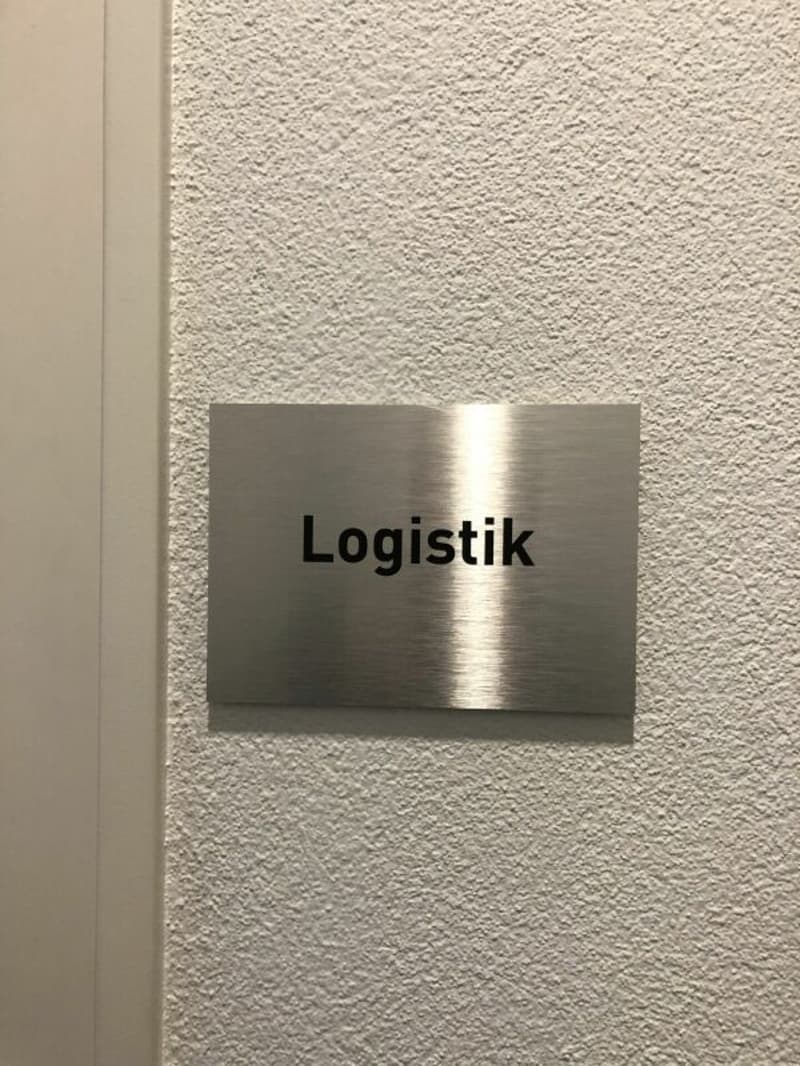 242 m2 Büro / Ausstellung / Lager mit Anlieferungsrampe in Rotkreuz (10)