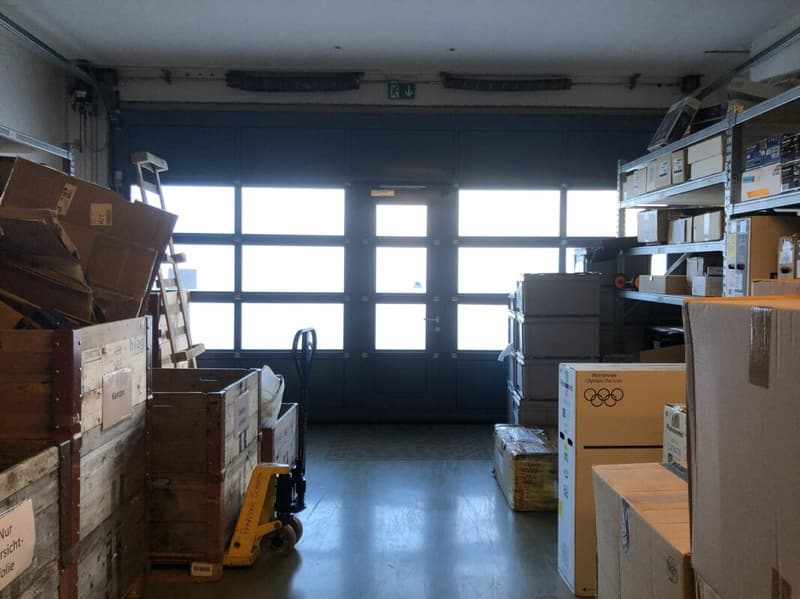 242 m2 Büro / Ausstellung / Lager mit Anlieferungsrampe in Rotkreuz (14)