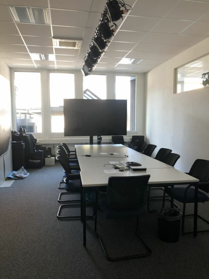 Büro / Ausstellung mit Lager und Anlieferungsrampe in Rotkreuz (6)