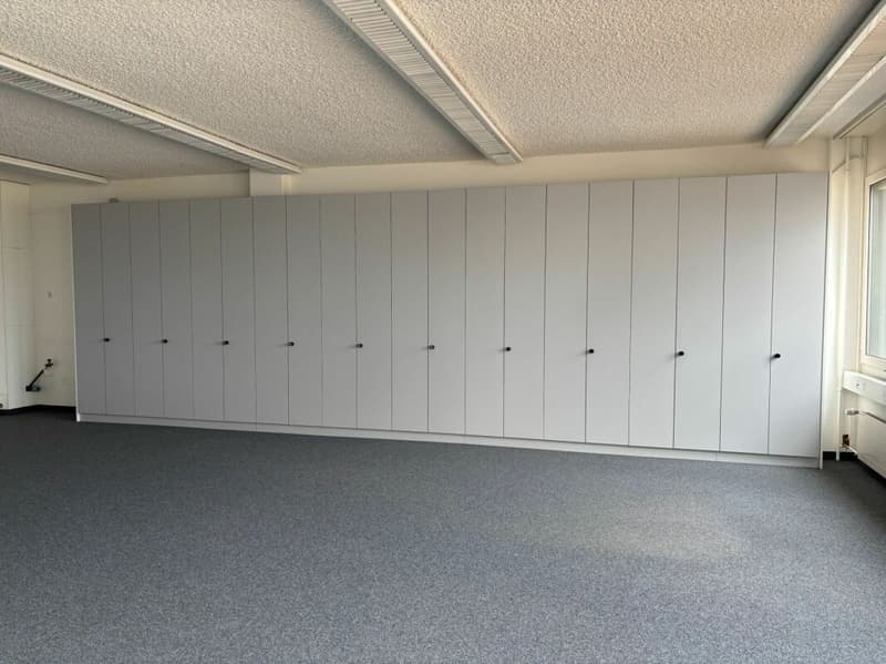 Bureau 67 m2, aménagé, à Steinhausen (9)