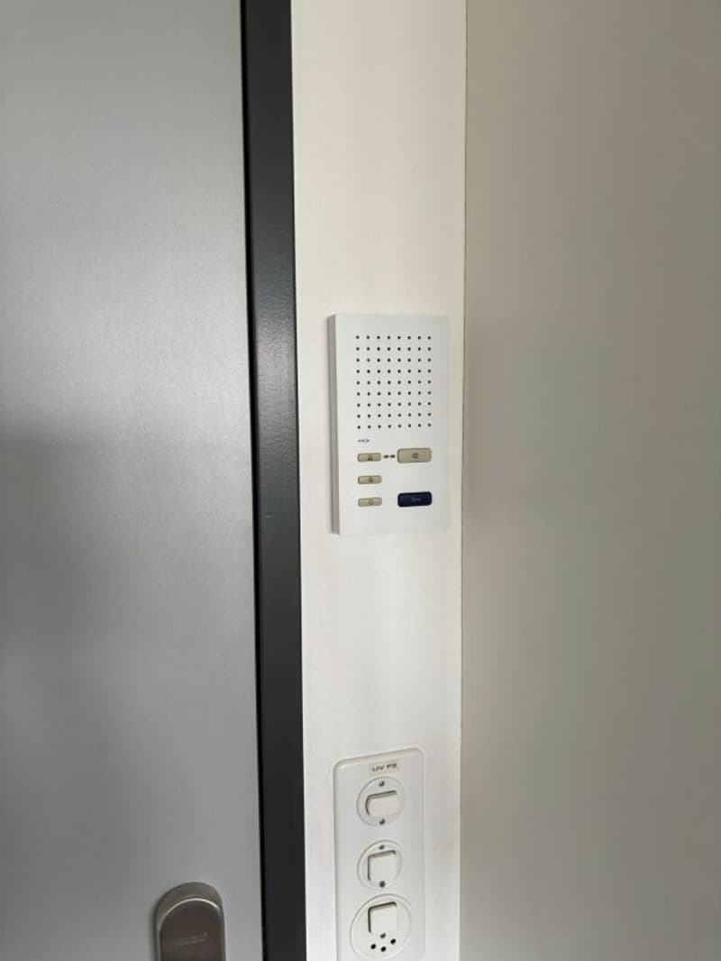 Bureau 67 m2, aménagé, à Steinhausen (13)