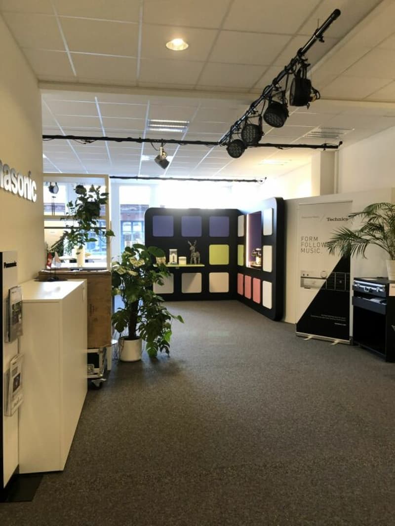 242 m2 Büro / Ausstellung / Lager mit Anlieferungsrampe in Rotkreuz (4)