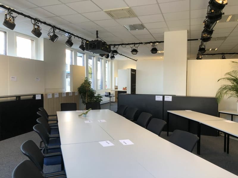 Büro / Ausstellung mit Lager und Anlieferungsrampe in Rotkreuz (16)