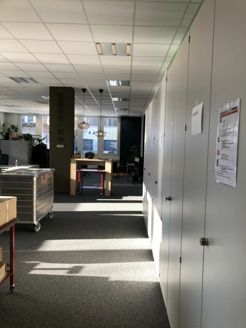 Büro / Ausstellung mit Lager und Anlieferungsrampe in Rotkreuz (8)