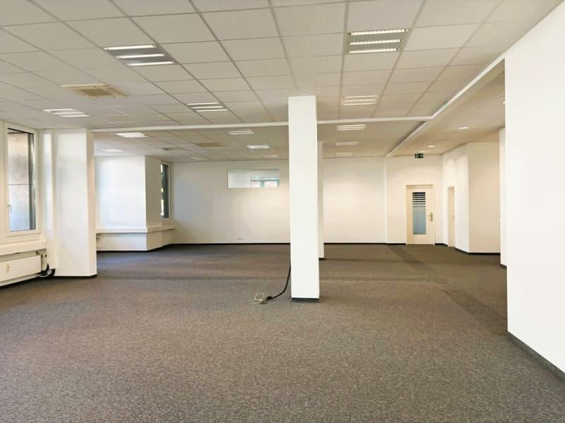 600 m² Büro, Showroom & Lager mit Laderampe - direkt an der Autobahn Rotkreuz, teilbar (12)