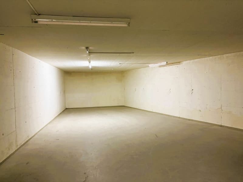 104 m² Lagerraum im 1. UG mit Anlieferungsrampe und Warenlift - Steinhausen (1)