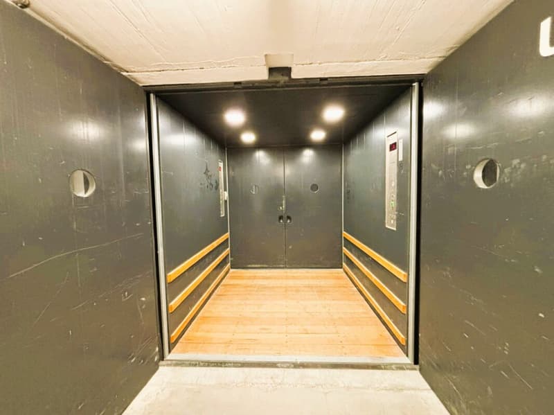 104 m² Lagerraum im 1. UG mit Anlieferungsrampe und Warenlift - Steinhausen (9)