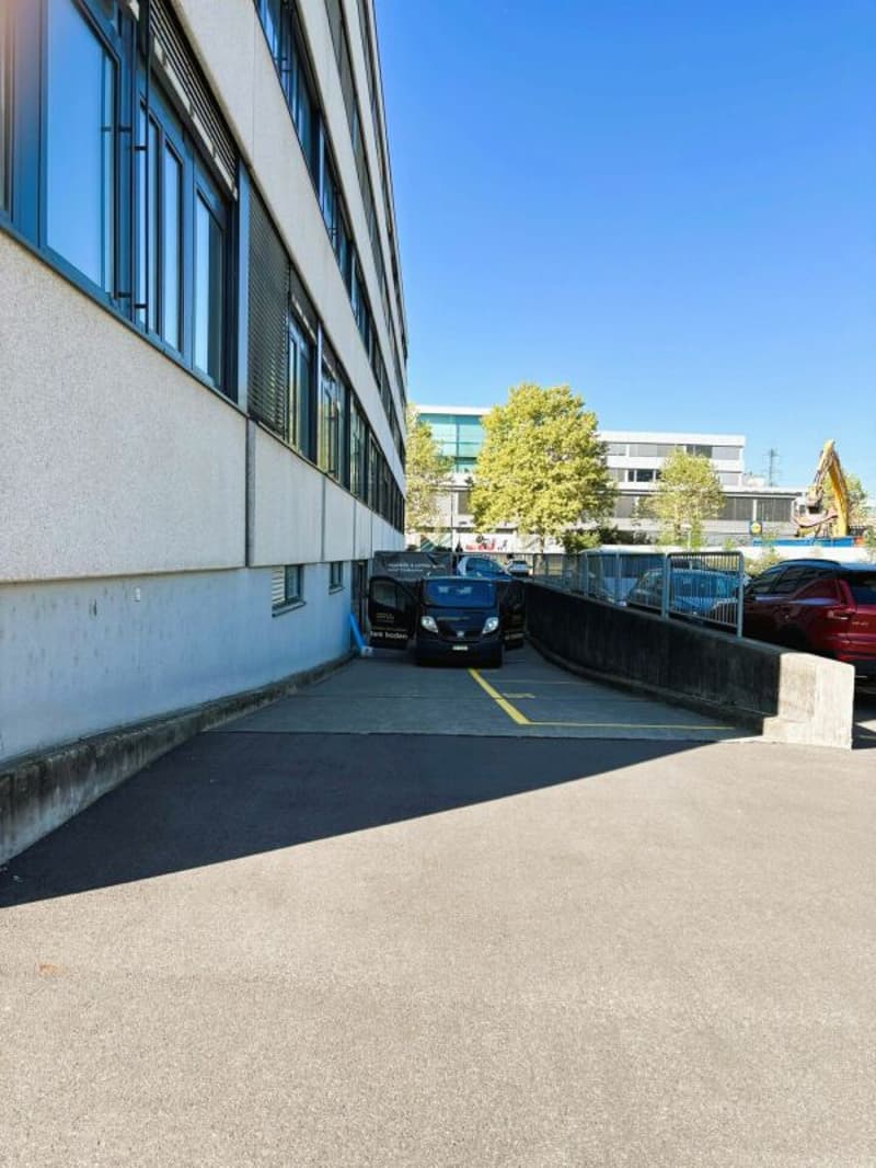104 m² Lagerraum im 1. UG mit Anlieferungsrampe und Warenlift - Steinhausen (6)