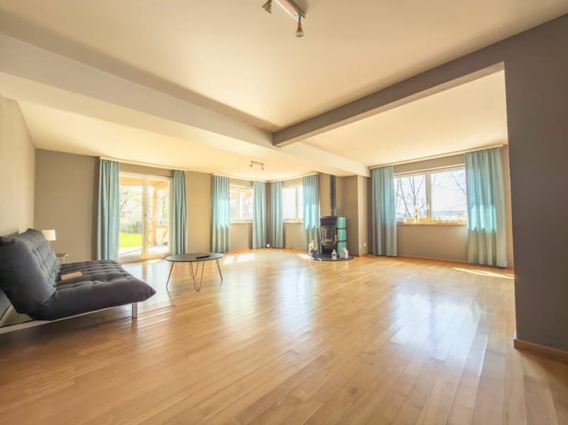 Wohnzimmer mit Zugang zur Terrasse
