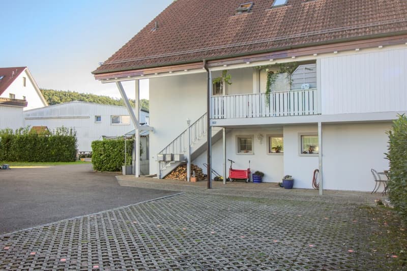 Besucherparkplätze, Eingang