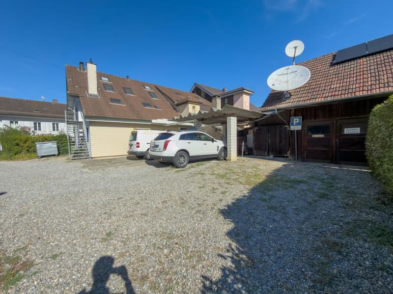 Parkmöglichkeiten hinter dem Haus (vor dem Haus auch möglich)