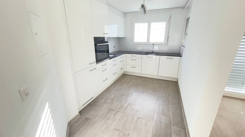 Zu vermieten per 01.05.2025 nach Vereinbarung 4.5 Zi-Wohnung mit Balkon (15)