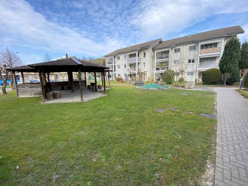 Zu vermieten per 01.05.2025 nach Vereinbarung 4.5 Zi-Wohnung mit Balkon (2)