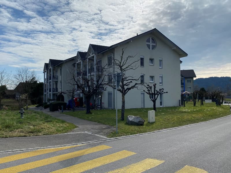 Zu vermieten per 01.05.2025 nach Vereinbarung 4.5 Zi-Wohnung mit Balkon (1)