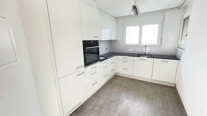 Zu vermieten per 01.05.2025 nach Vereinbarung 4.5 Zi-Wohnung mit Balkon (16)