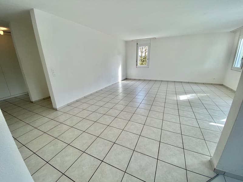 Zu vermieten per 01.05.2025 nach Vereinbarung 4.5 Zi-Wohnung mit Balkon (11)