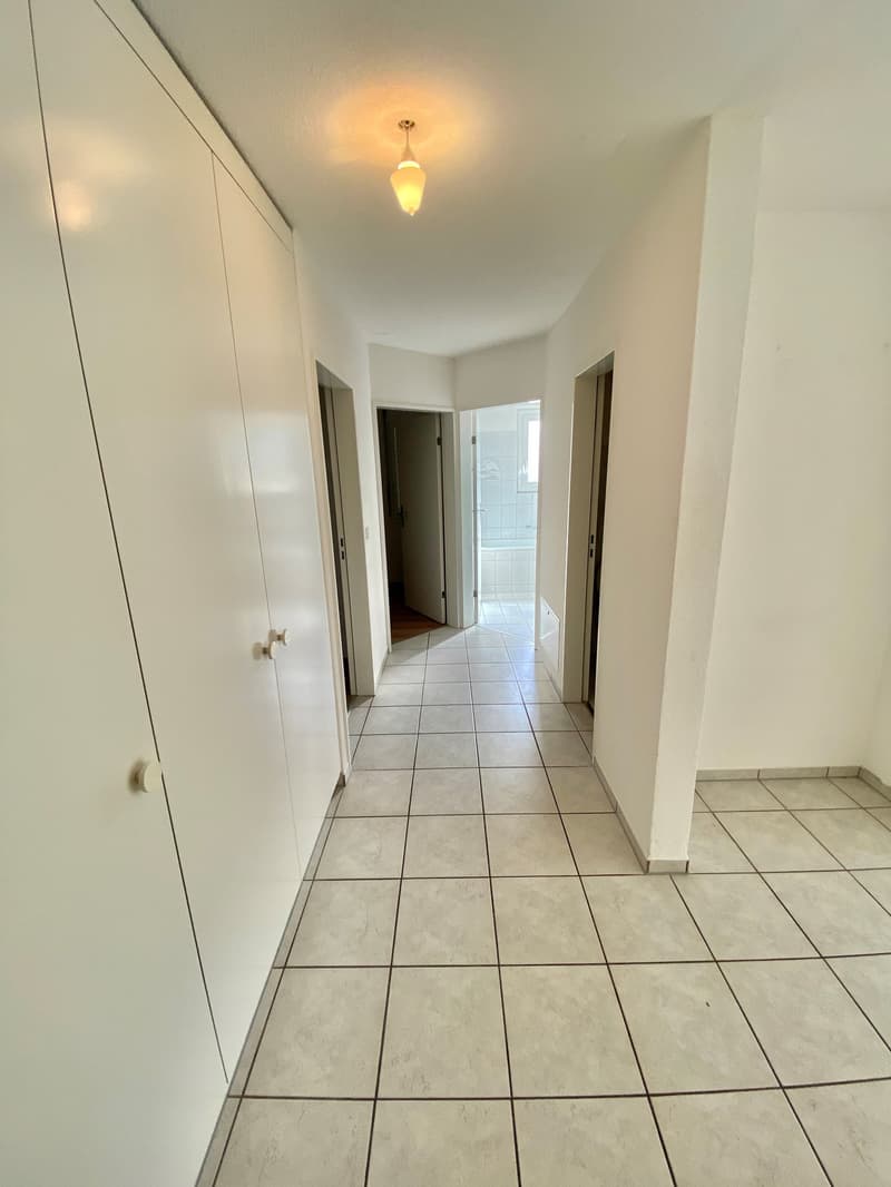Zu vermieten per 01.05.2025 nach Vereinbarung 4.5 Zi-Wohnung mit Balkon (6)
