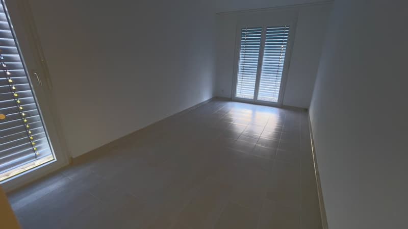 Zu vermieten nach Vereinbarung 4.5 Zi-Wohnung mit 2 Balkone 2 Nasszellen (22)