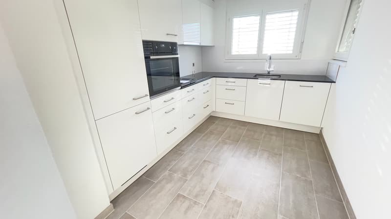 Zu vermieten per sofort oder nach Vereinbarung 3.5 Zi-Wohnung mit 2 Balkone (8)