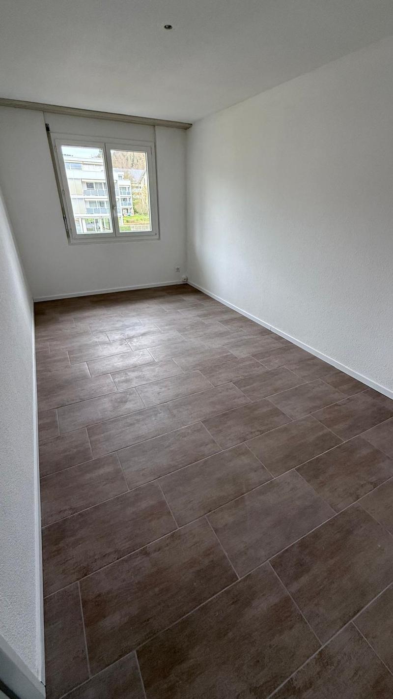 Zu vermieten per sofort oder nach Vereinbarung 3.5 Zi-Wohnung mit 2 Balkone (24)