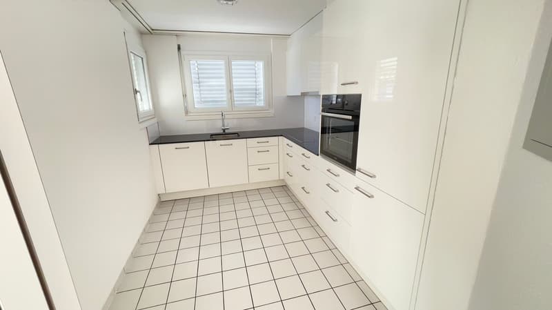 Zu vermieten per sofort oder nach Vereinbarung 3.5 Zi-Wohnung mit 2 Balkone (21)