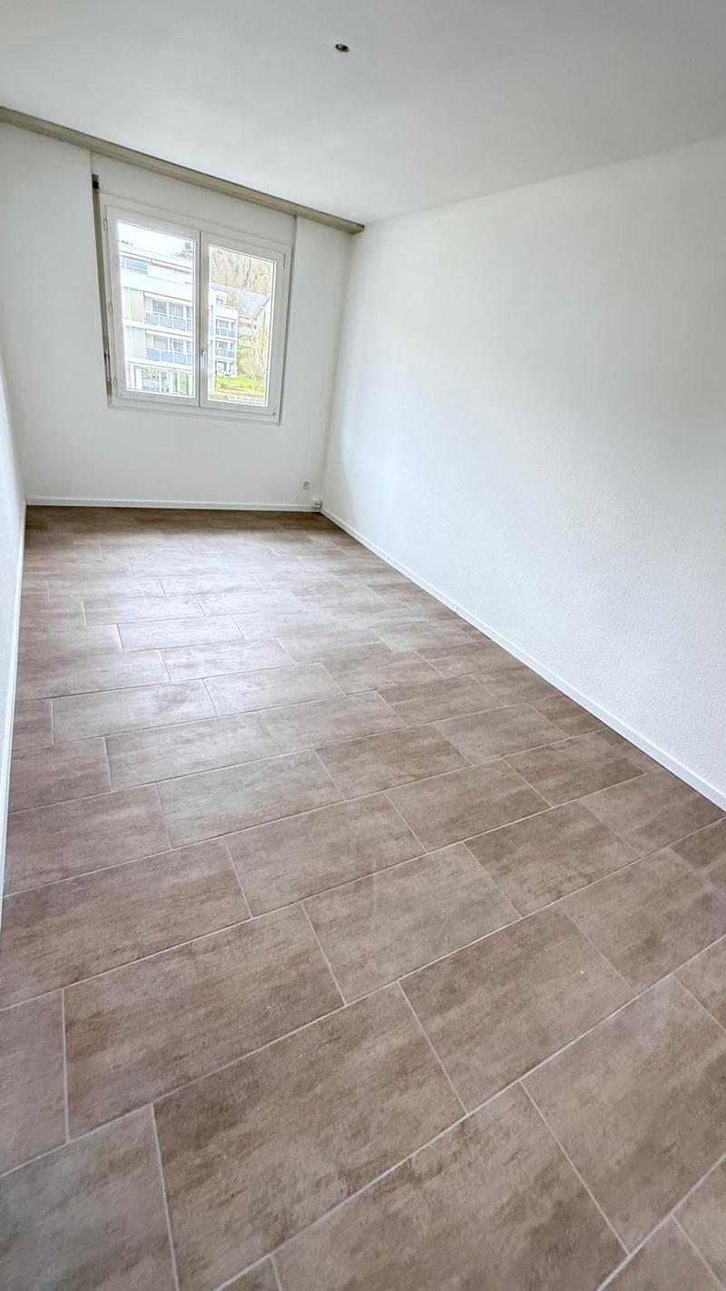 Zu vermieten per sofort oder nach Vereinbarung 3.5 Zi-Wohnung mit 2 Balkone (25)