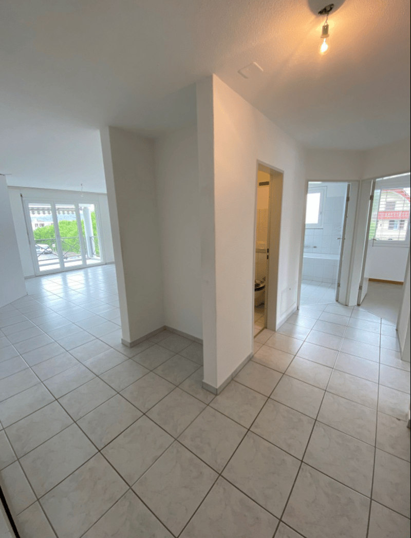 Zu vermieten per sofort oder nach Vereinbarung 3.5 Zi-Wohnung mit 2 Balkone (22)