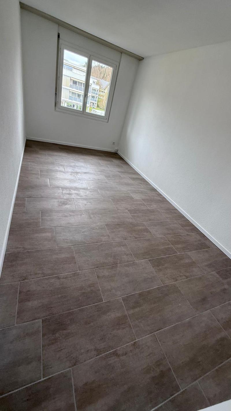 Zu vermieten per sofort oder nach Vereinbarung 3.5 Zi-Wohnung mit 2 Balkone (23)