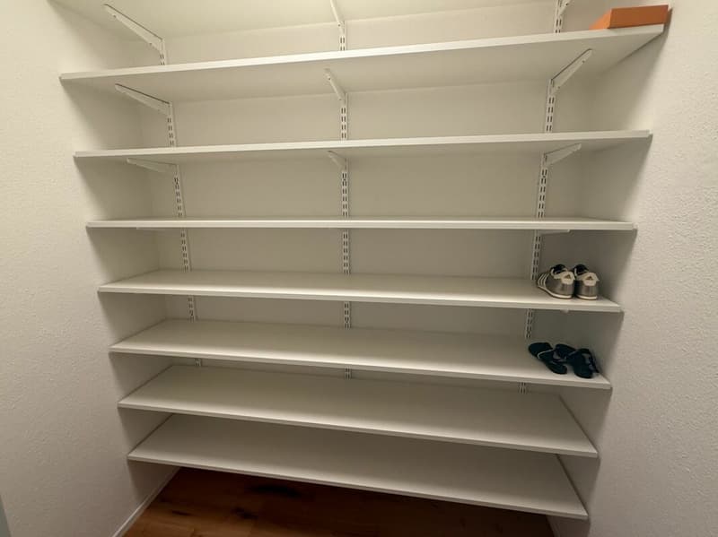 Neuwertige Wohnung (renoviert für CHF 115'000.-) mit Lift an ruhiger Lage (18)