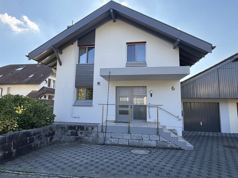Renoviertes Einfamilienhaus mit einem Wintergarten (1)