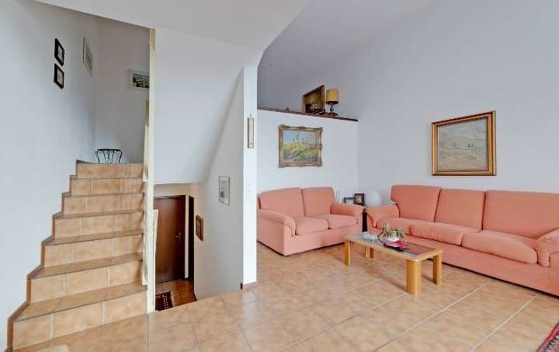 Seseglio (Chiasso) - Maison mitoyenne avec jardin privé dans un quartier calme (1)