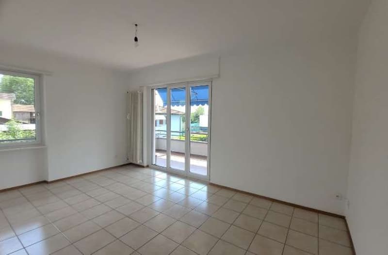 BRIGHT 3.5-ROOM APARTMENT WITH GARDEN IN COLDRERIO (6)