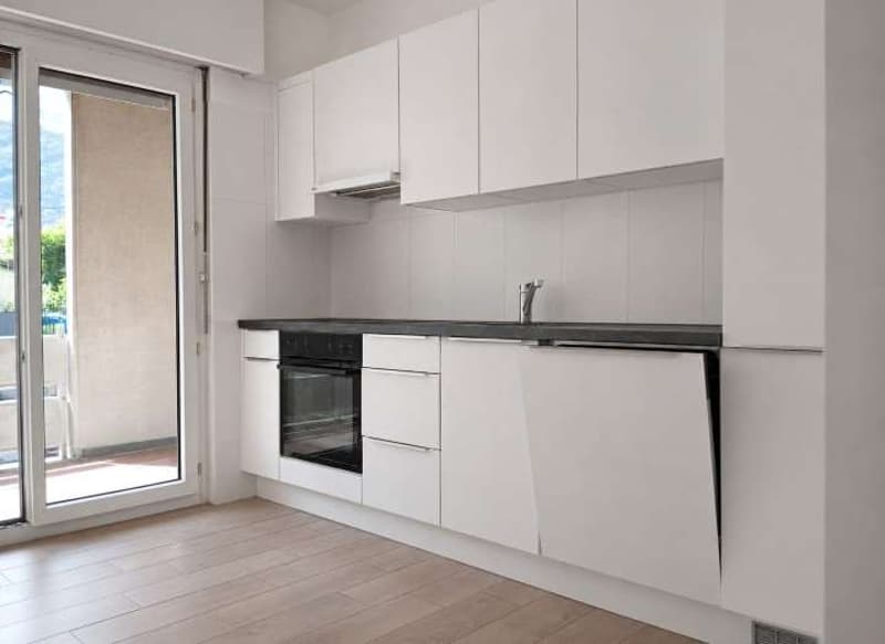 LAMONE - 3.5 Zimmer renoviert mit Balkon und Autoabstellplatz (2)