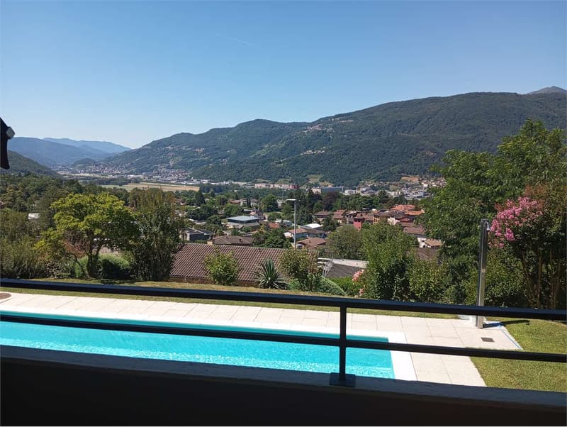 Comano - Elegante appartamento 2.5 locali con piscina e vista panorami (9)