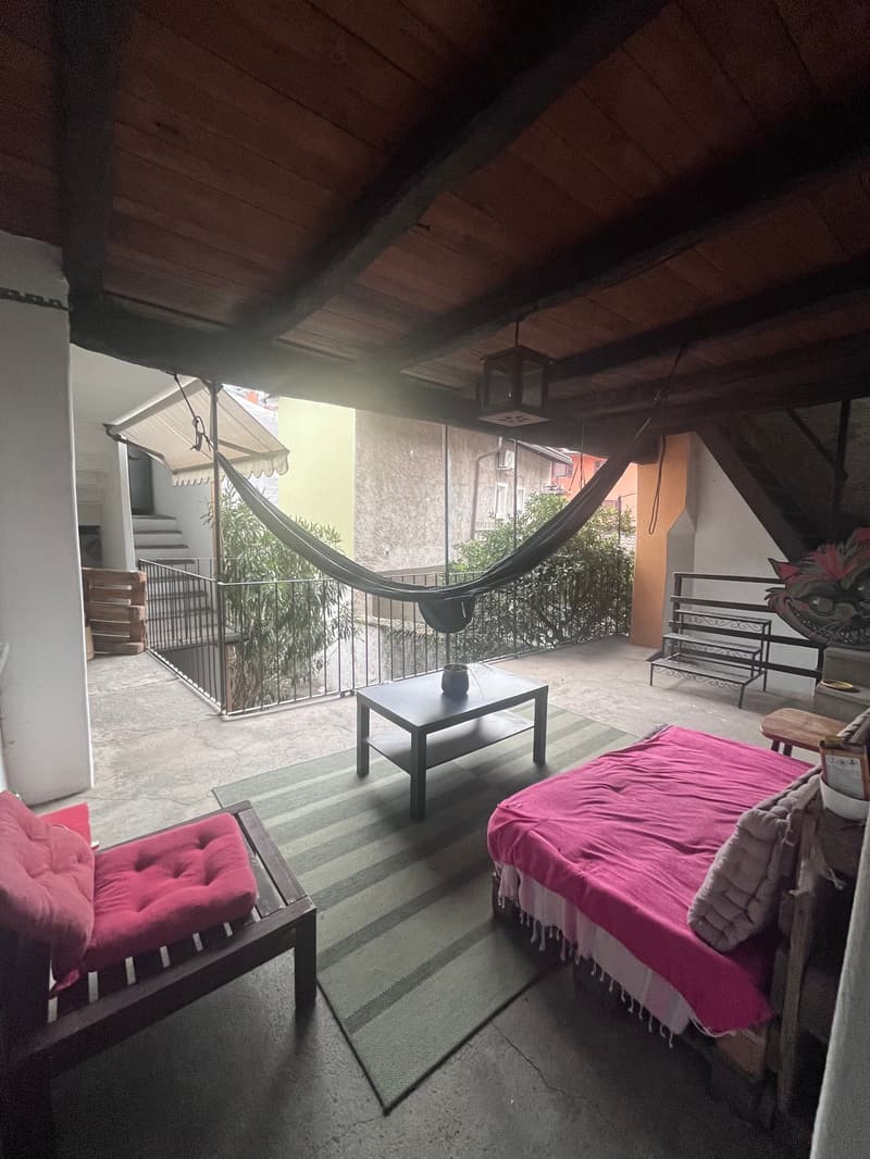 Income property with possibility of conversion into a single-family home (10)
