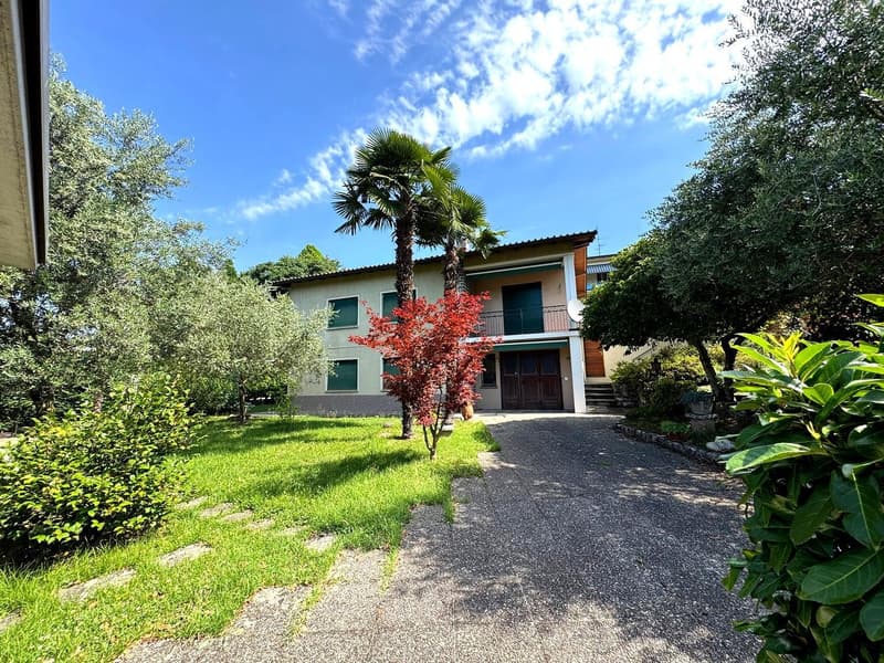 Casa bifamiliare con giardino a Morbio Inferiore (1)
