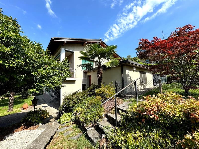 Casa bifamiliare con giardino a Morbio Inferiore (7)