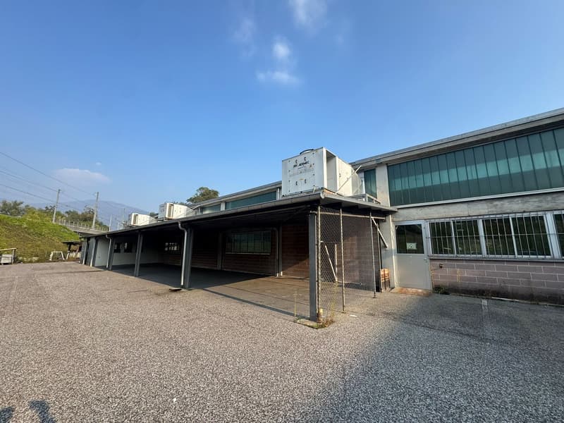 Industrielle Fläche von 1000 m² in Ligornetto - Perfekt für Produktionsaktivitäten (2)