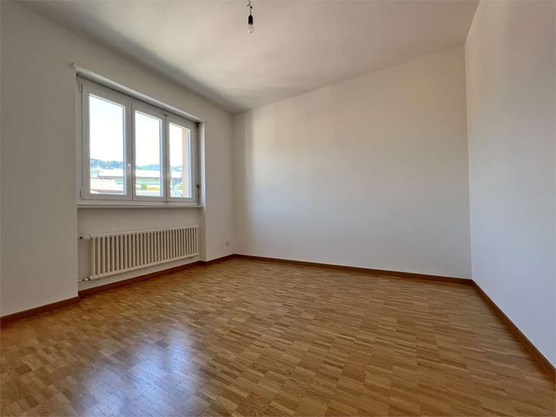 empty room, white walls, wooden floor, large window