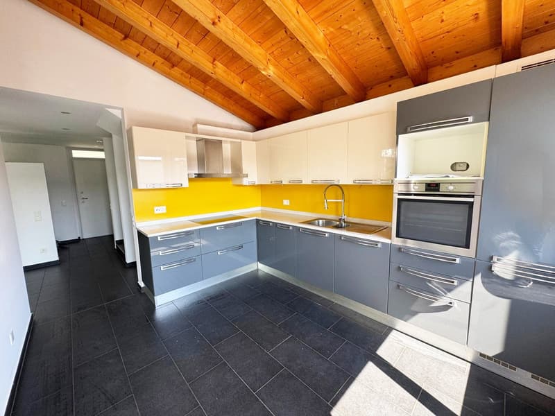 Einfamilienhaus in Stabio zu verkaufen – 4 Zimmer mit Balkon und grünem Blick (8)