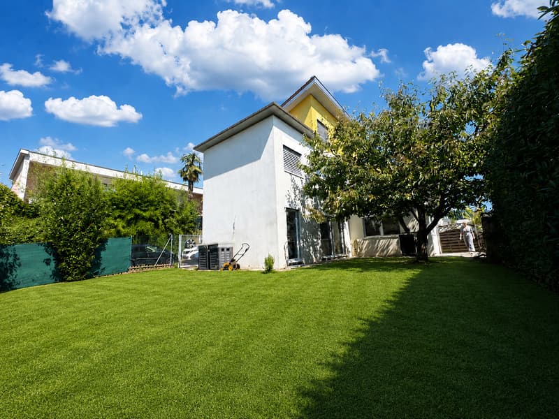 Einfamilienhaus in Stabio zu verkaufen – 4 Zimmer mit Balkon und grünem Blick (3)