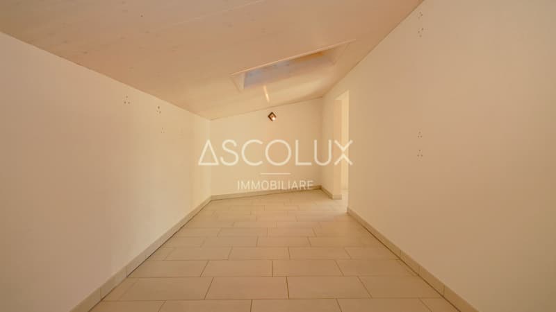 Casa bifamiliare con appartamenti di 3.5 & 4.5 locali indipendenti e grandi locali accessori-/hobby (15)