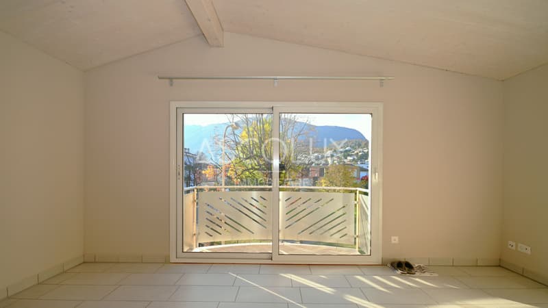 Casa bifamiliare con appartamenti di 3.5 & 4.5 locali indipendenti e grandi locali accessori-/hobby (14)