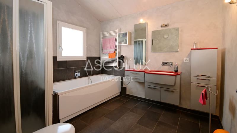 Casa bifamiliare con appartamenti di 3.5 & 4.5 locali indipendenti e grandi locali accessori-/hobby (17)